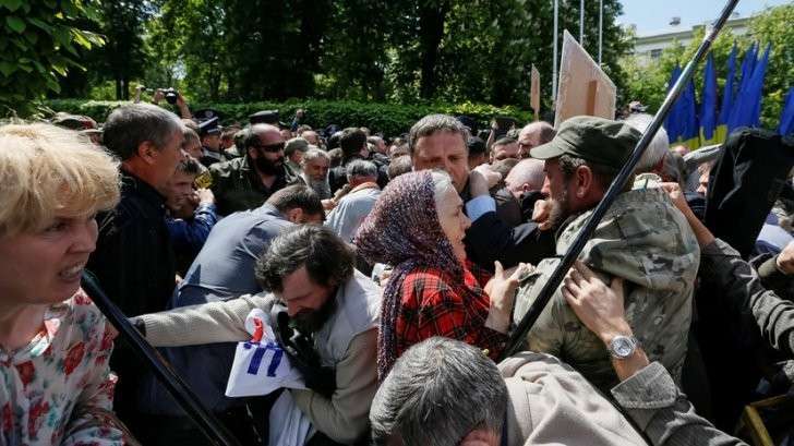 Провокации и задержания: как пытались сорвать День Победы в бывших советских республиках
