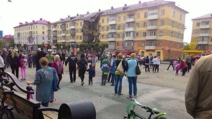 В Междуреченске в жилом доме обрушился подъезд, есть погибшие