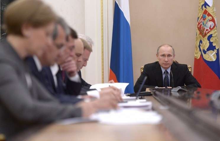 Путин внёс в ГД законопроект о запрете госчиновникам иметь счета в иностранных банках
