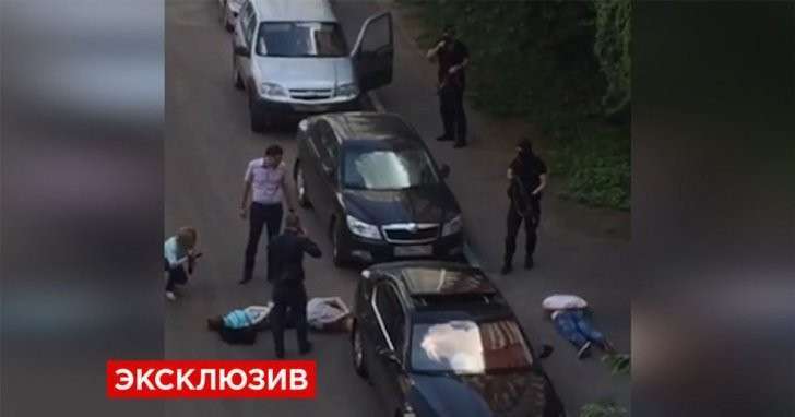 Задержанные в Москве торговцы оружием обвинили полицейских в избиении