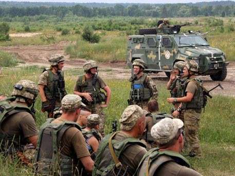США тайно поставляют летальное оружие украинским карателям