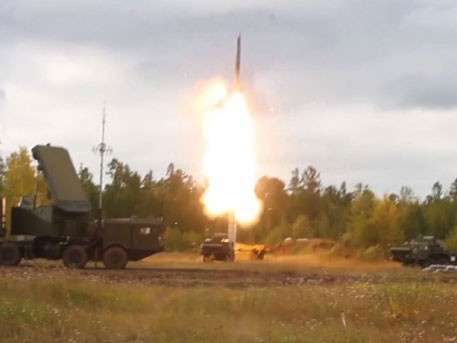 Удар «Аллигатора», высадка ВДВ и пуск С-400 в стратосферу: лучшее военное видео недели