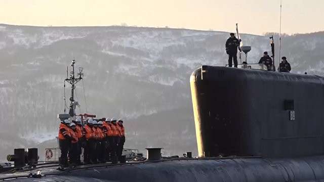 Встреча подводников прибывшего на базу на Камчатке крейсера «Александр Невский»