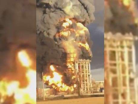 Мощный взрыв прогремел на нефтяном заводе в итальянской коммуне Саннадзаро-де-Бургонди, Ломбардия