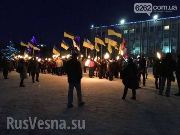 Факельное шествие в Славянске провела кучка заезжих гастролеров-русофобов | Русская весна