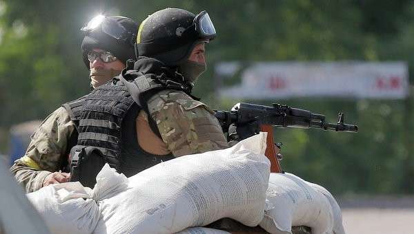 Украинские силовики на блокпосту. Архивное фото Украинские силовики на блокпосту. Архивное фото