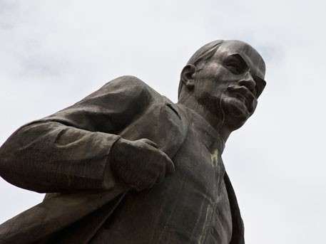 Памятник Ленину замироточил в Выборге. Чудеса нарастают, следующий Сталин