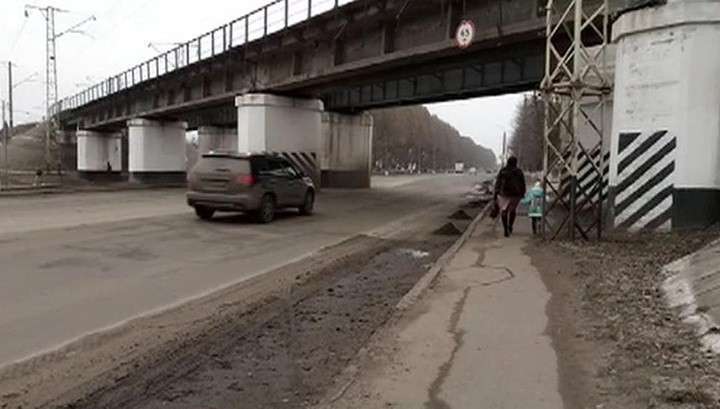 Жители Конотопа прогнали депутатов Рады и радикалов, поддержавших блокаду, из города