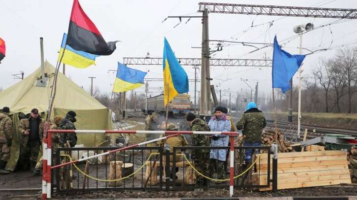 Украина: еврейская хунта ввела полную транспортную блокаду ДНР и ЛНР