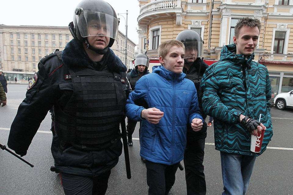 Кремль попросил не наказывать нерадивых школьников и студентов за участие в митингах