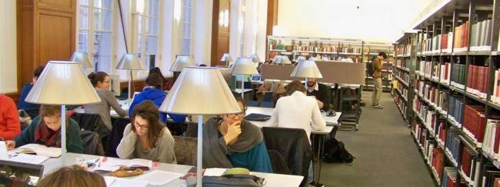 Des étudiants à la bibliothèque Ernest-Labrousse, rue de la Sorbonne à Paris, le 21 janvier 2014. (Photo dillustration)