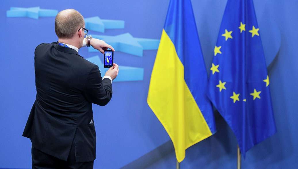Евросоюз пообещал в ближайшие дни упростить безвизовый режим украинцам, но не всем