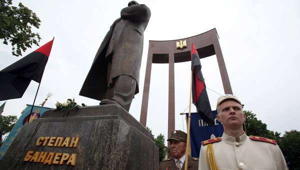 Западные СМИ закрывают глаза на нацистскую суть киевской Хунты