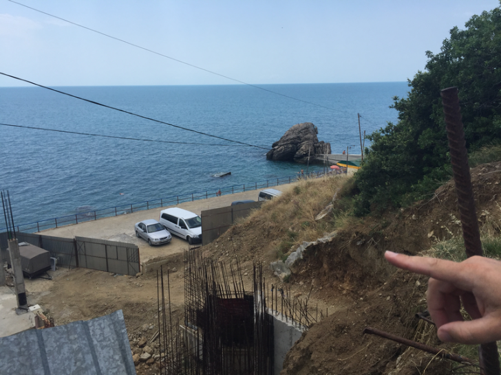 Как чиновники строят свои виллы на детских костях