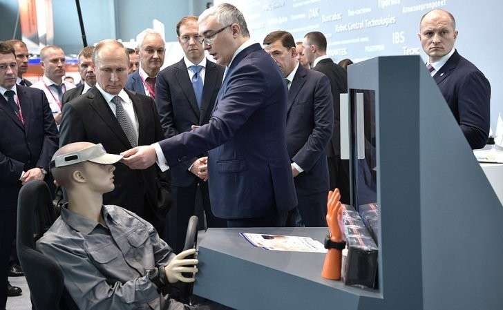 Во время посещения Международной выставки промышленности и инноваций ИННОПРОМ-2017.
