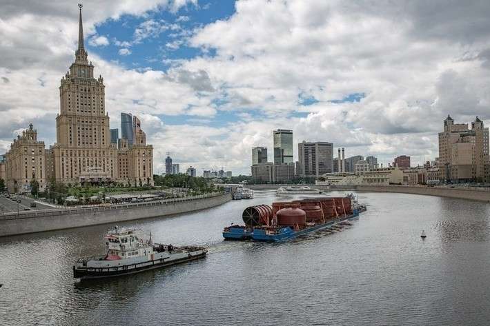 Московский НПЗ получил колонну вакуумной перегонки нефти для строительства установки Евро+ Московский НПЗ получил колонну вакуумной перегонки нефти для строительства установки Евро+ политика, проивзодство, россия, строительство