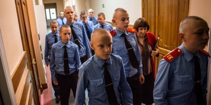 Томск: кадеты объявили голодовку из-за червеков в каше