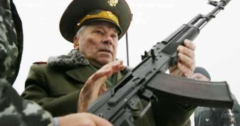 Почему либерастов «колбасит» от автомата Калашникова?