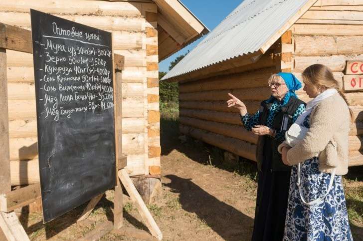 Как живут новые русские крестьяне (педерастам и накрашенным вход воспрещён)