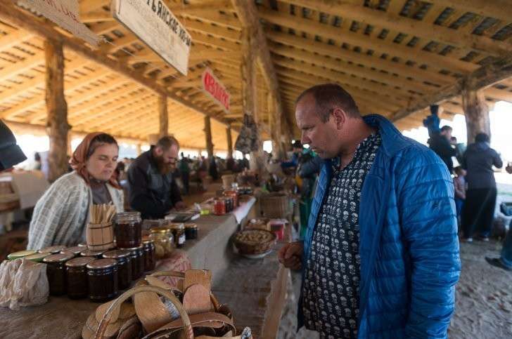 Как живут новые русские крестьяне (педерастам и накрашенным вход воспрещён)