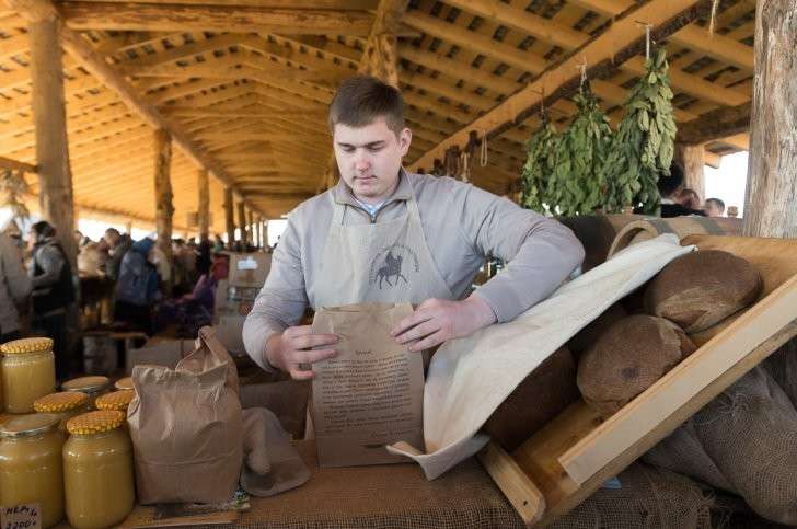 Как живут новые русские крестьяне (педерастам и накрашенным вход воспрещён)