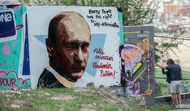 Париж, Барселона: на улие появились граффити с Владимиром Путиным в честь его юбилея