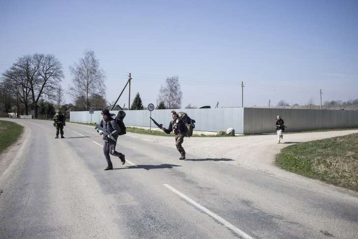 Детей Латвии, Литвы, Эстонии готовят к войне с Россией