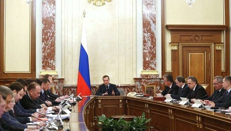 Социальные пенсии россиянам повысят с апреля но не на много