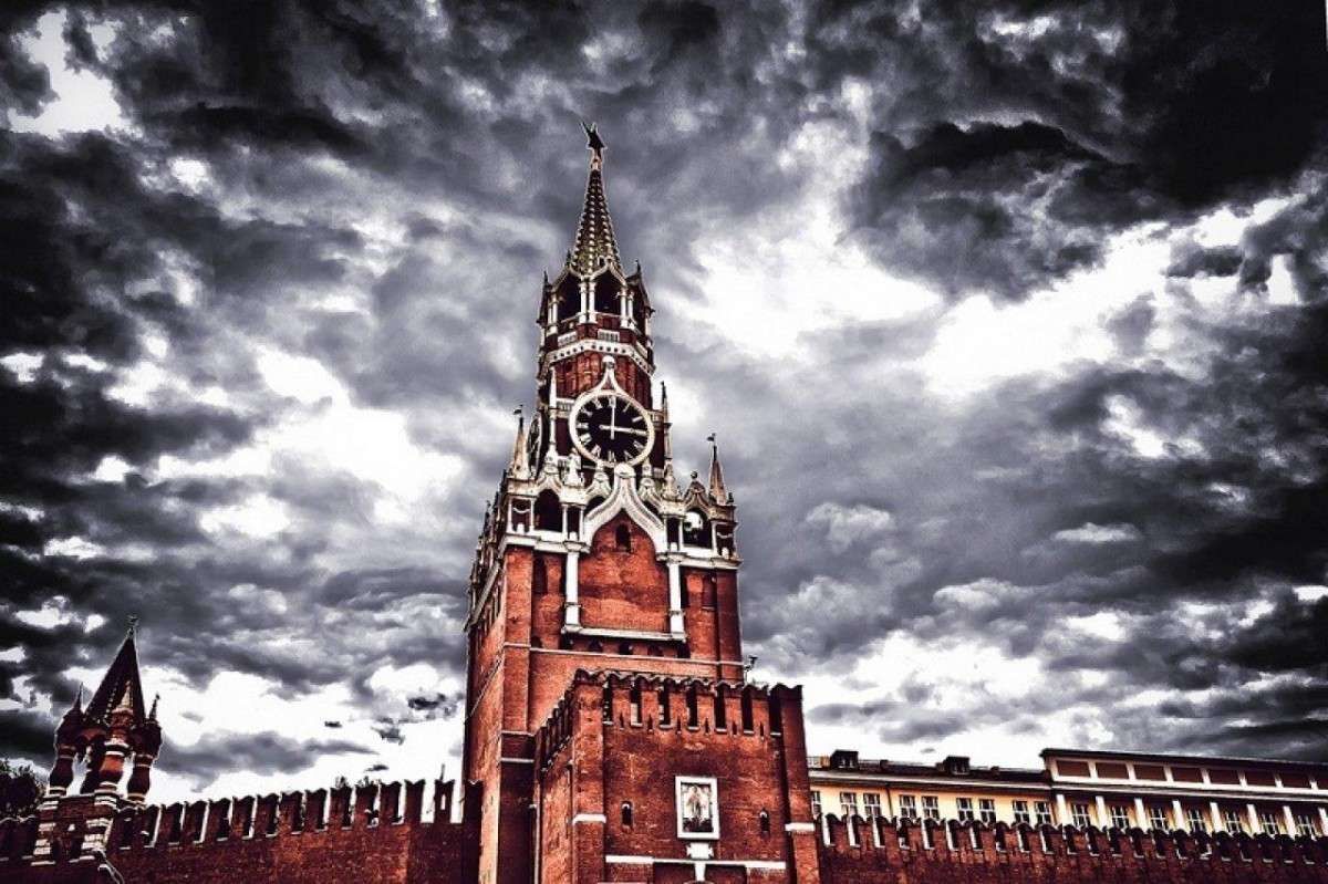 Кремль начал готовить отмену колониальных статей Конституции?