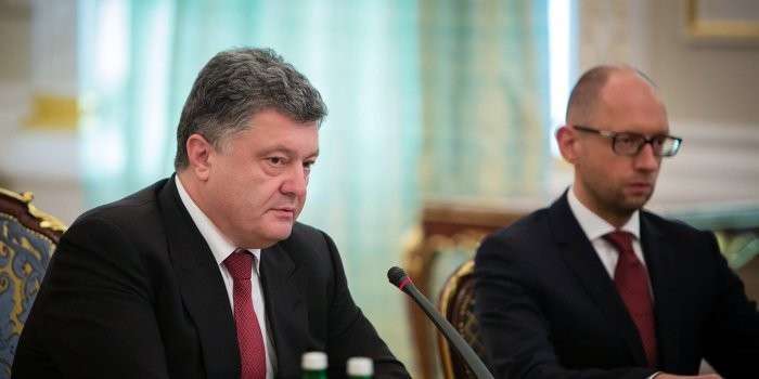Между самозванцами Порошенко и Яценюком началась открытая война