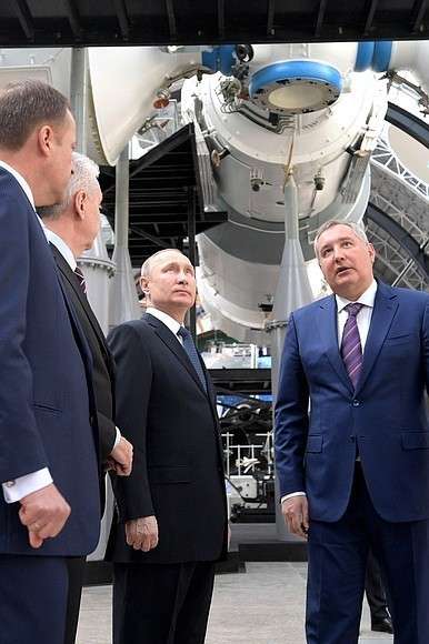 В ходе посещения павильона «Космос» на ВДНХ.
