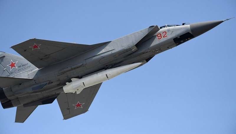 Десять МиГ-31 с ракетами «Кинжал» уже защищают Россию