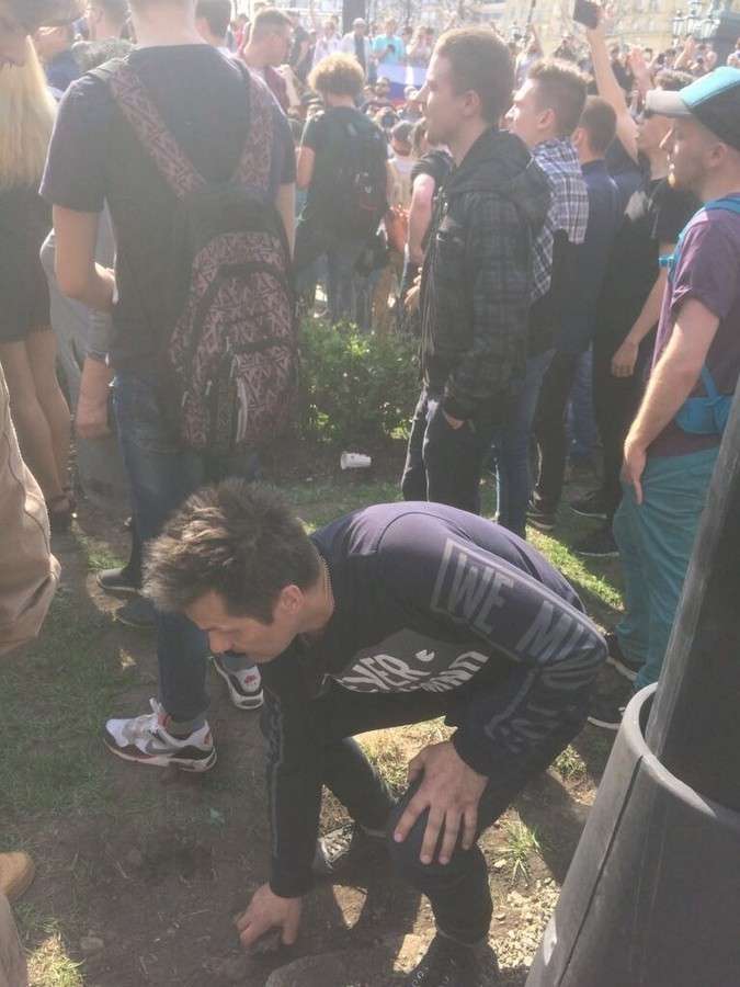 Что 5 мая творили «онижедети» навальнята на несанкционированном митинге