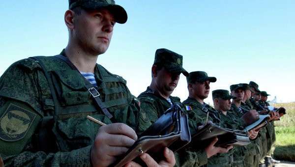 Командиры подразделений бригады Воздушно-десантных войск во время уточнения поставленной задачи. Архивное фото Командиры подразделений бригады Воздушно-десантных войск во время уточнения поставленной задачи. Архивное фото