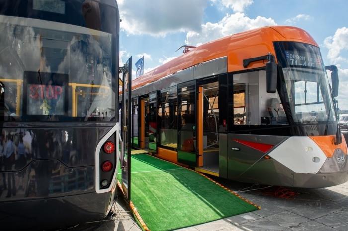 Уралвагонзавод представил модели трамваев нового поколения на выставке «Иннопром-2018»