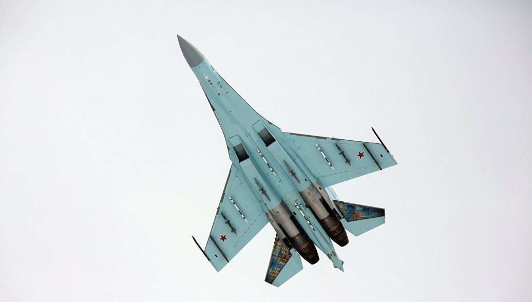 Пилоты Су-27 морской авиации Балтийского флота разыграли ближний бой над Балтийским морем