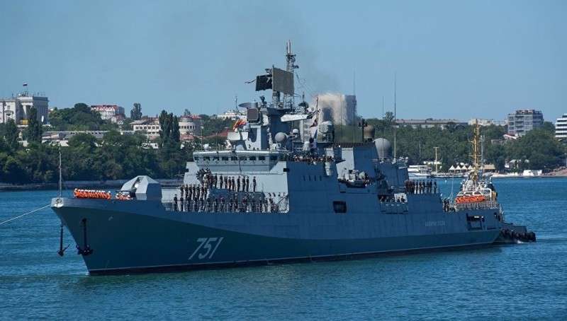Русский фрегат условно уничтожил американскую подлодку в средиземном море