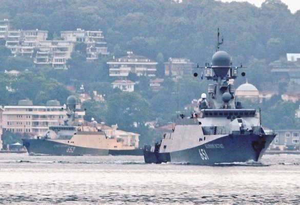 Корветы Великий Устюг и Град Свияжск Мощная эскадра ВМФ России пришла в Сирию, напугала НАТО и изменила расклад сил | Русская весна