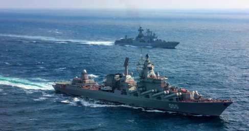 Кадры первых в новейшей истории учений ВМФ и ВКС России в Средиземном море