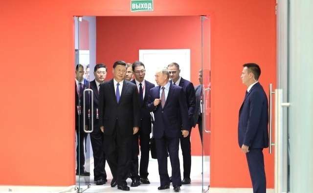 Владимир Путин и Си Цзиньпин перед началом российско-китайских переговоров в расширенном составе. 11 сентября 2018 года, Владивосток