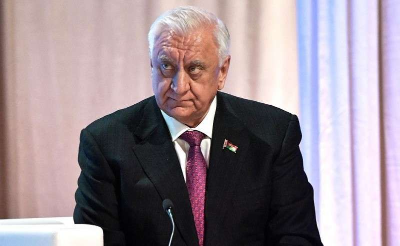 Председатель Совета Республики Национального собрания Белоруссии Михаил Мясникович на пленарном заседании Пятого форума регионов России и Белоруссии.