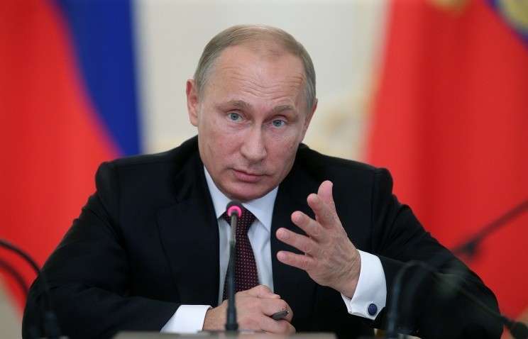 Президент РФ поручил установить личную ответственность чиновников за госпрограммы
