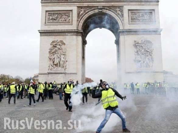В Париже началась битва «жёлтых жилетов» с полицией. Прямая трансляция | Русская весна