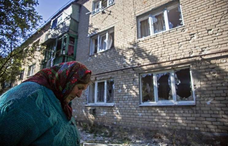 Последствия артобстрела в поселке Пески Донецкой области