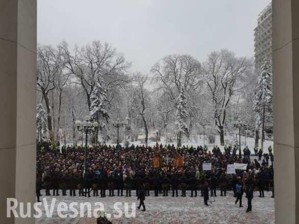 Прихожане РПЦ на Украине собираются у стен Рады