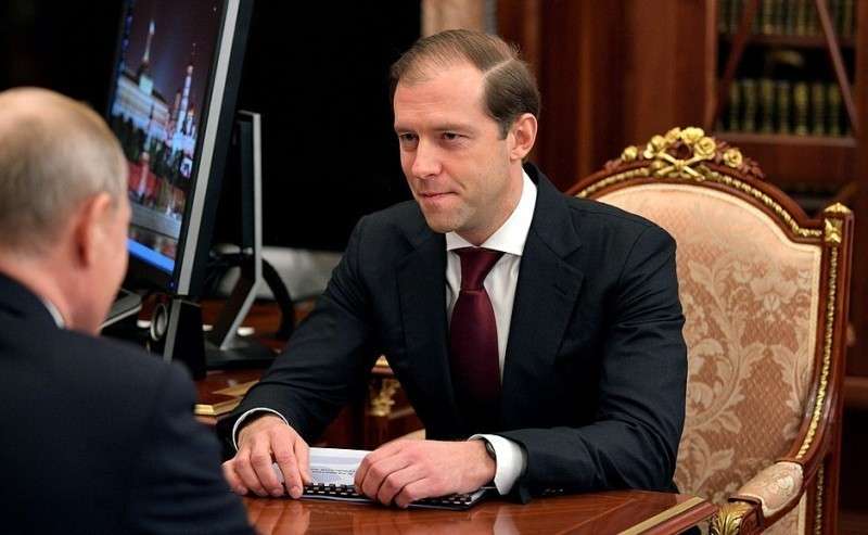В ходе рабочей встречи с Министром промышленности и торговли Денисом Мантуровым.