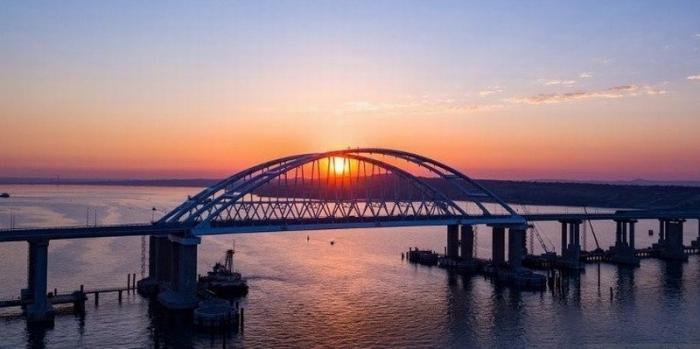 Крымский мост получил защиту от столкновения с судами