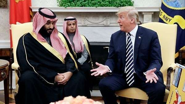 Президент США Дональд Трамп и наследный принц Саудовской Аравии Мухаммед бен Салман во время встречи в Белом доме в Вашингтоне. Архивное фото Президент США Дональд Трамп и наследный принц Саудовской Аравии Мухаммед бен Салман во время встречи в Белом доме в Вашингтоне. Архивное фото