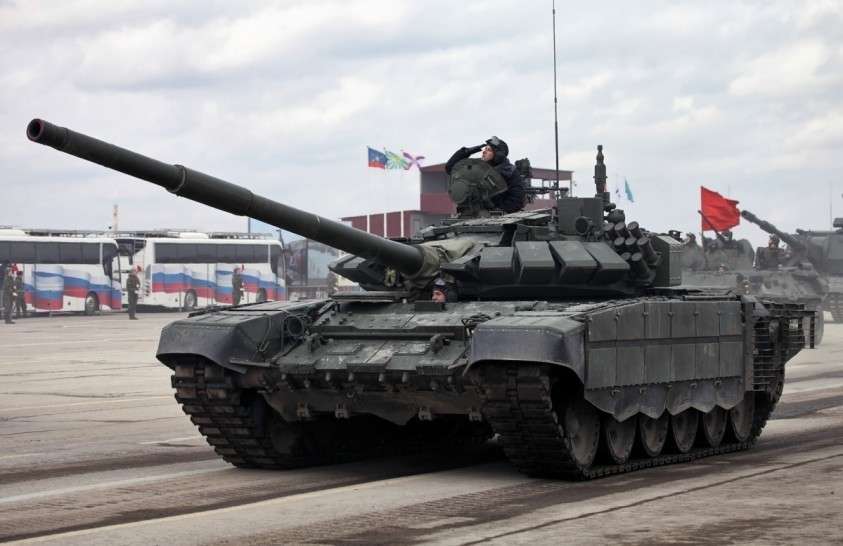 Танковый кулак НАТО против танкового кулака России. Кто сильнее?