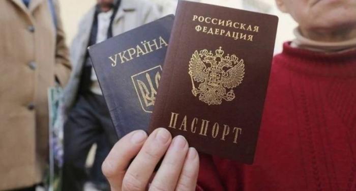 Чиновники Крыма продолжают ездить на Украину, рискуя попасть под увольнение и тюремный срок